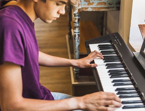 ¿Por qué aprender a tocar piano? Conozca los beneficios de este instrumento
