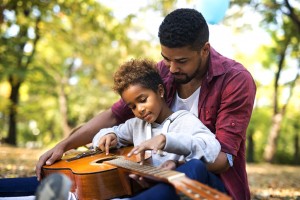 Por qué se dice que la música activa el cerebro infantil